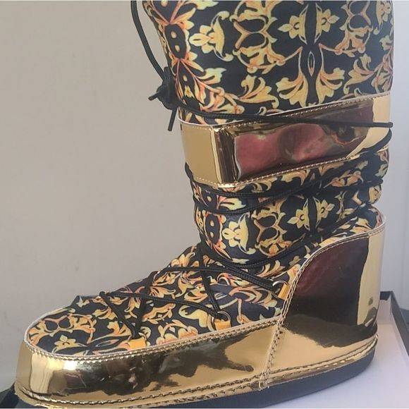 Baroque Print, Snow Boots - Picture 4 of 5